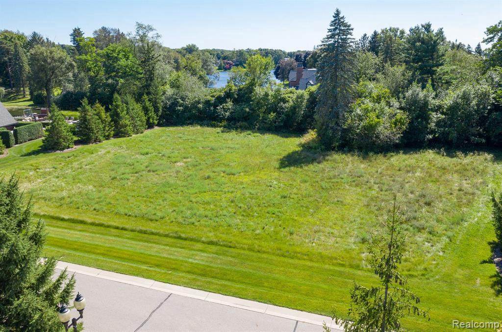 100 Bridgeview Drive - Photo 1