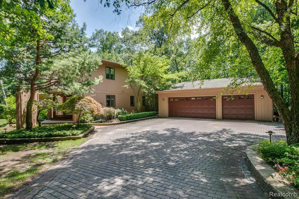 5698 Sussex - Photo 1