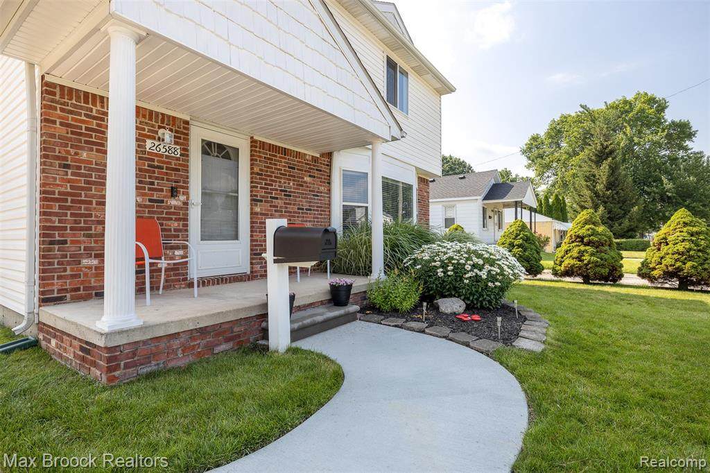26588 Alger Boulevard - Photo 1