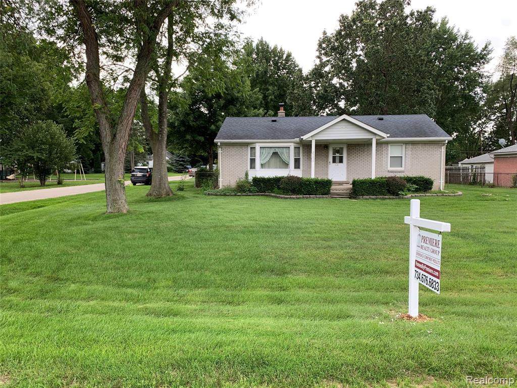 23815 Superior Road - Photo 1