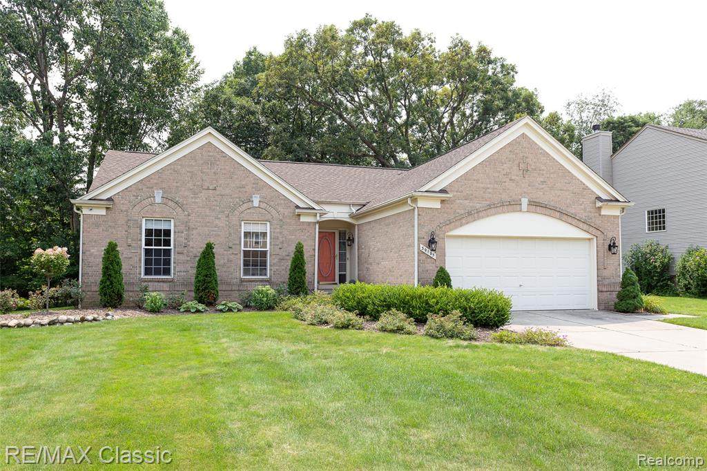 39185 Hayward Dr - Photo 1