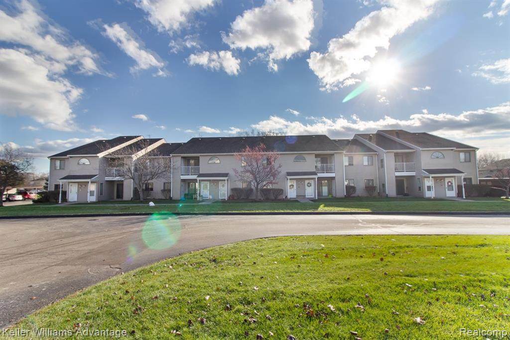 723 Clubhouse Drive - Photo 1