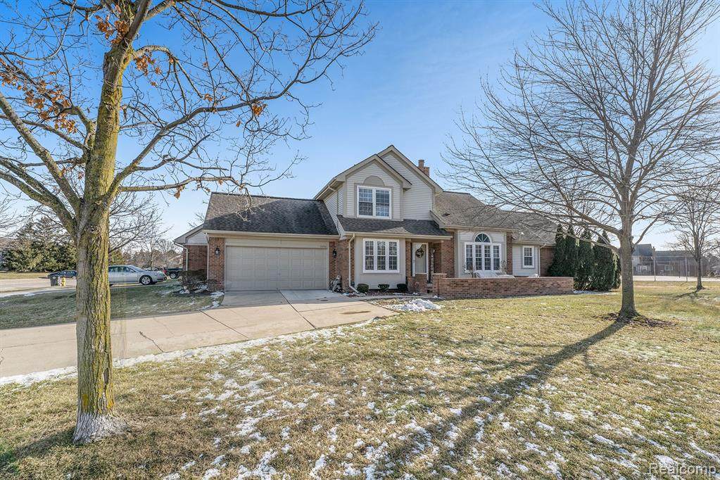 15731 Golfview - Photo 1