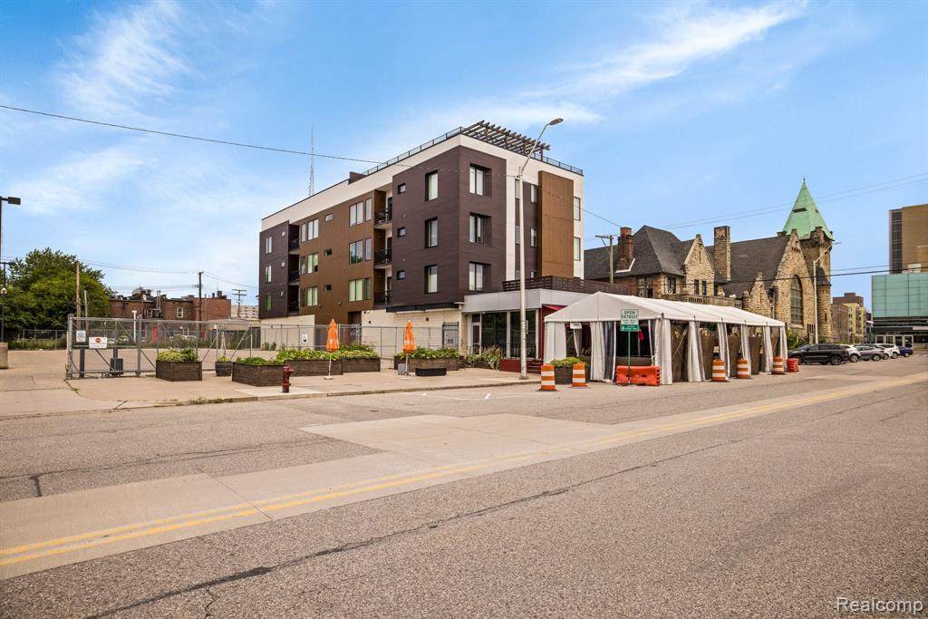 438 Selden Street - Photo 1