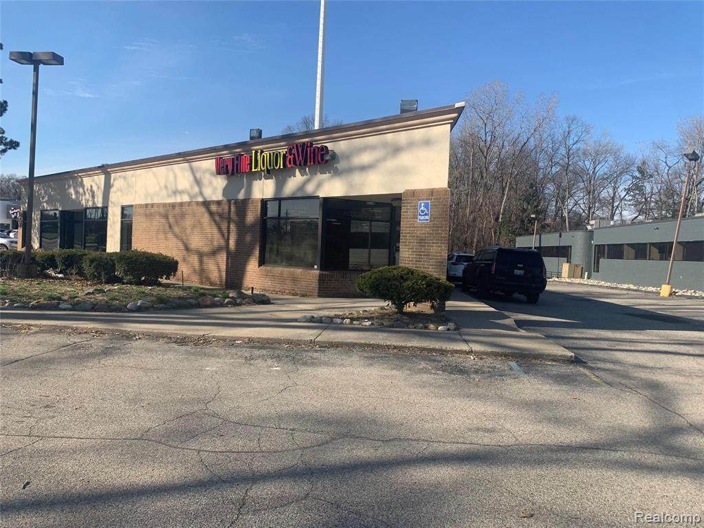 29476 Northwestern Hwy - Photo 1