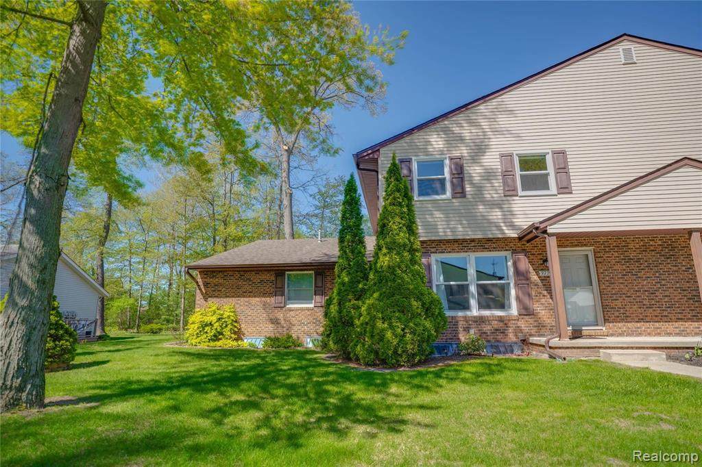 3723 Ramblewood Drive - Photo 1