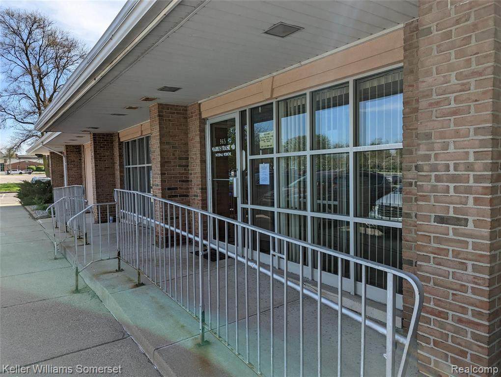 965 Oakwood Drive - Photo 1