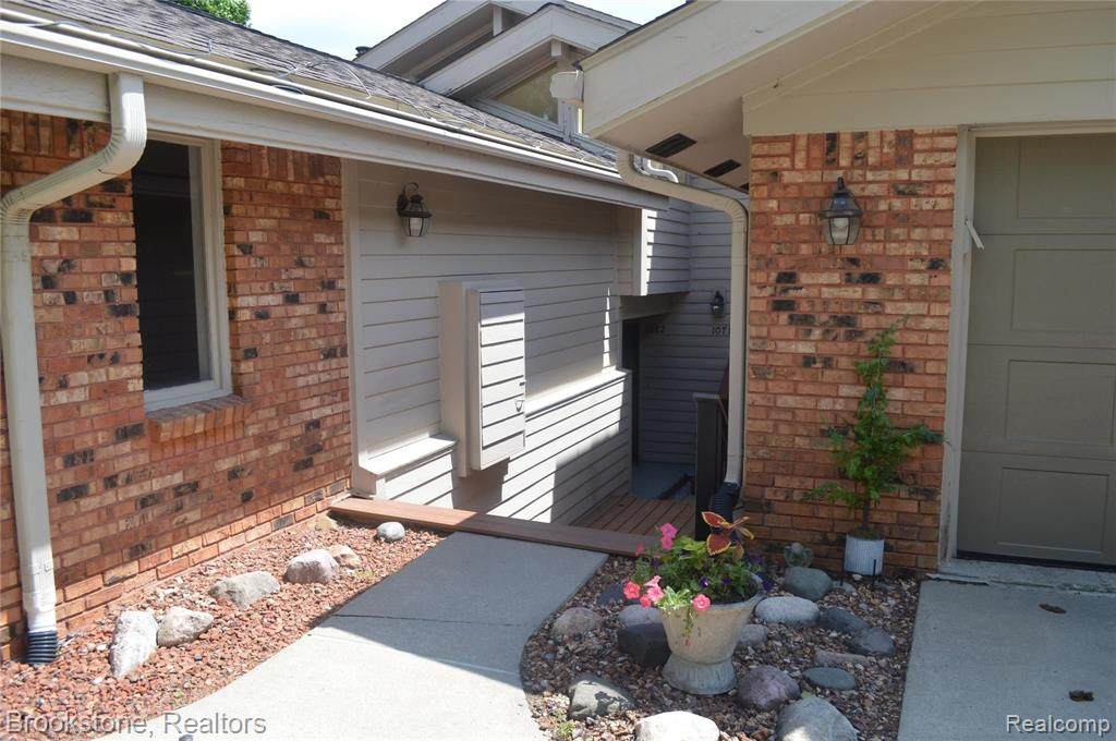 1082 York Street - Photo 1