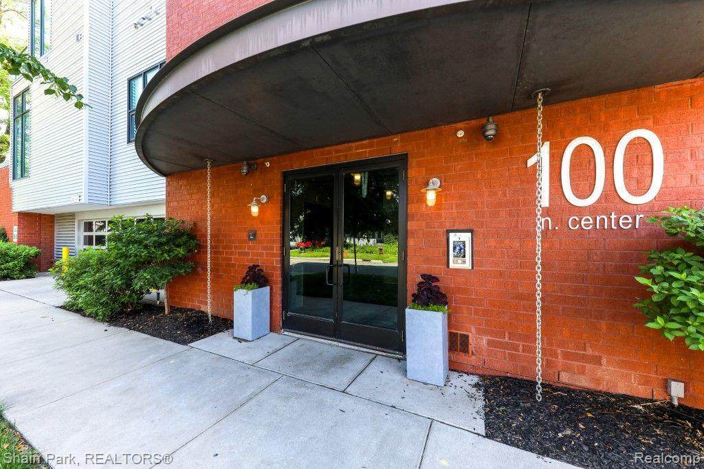 100 Center Street - Photo 1