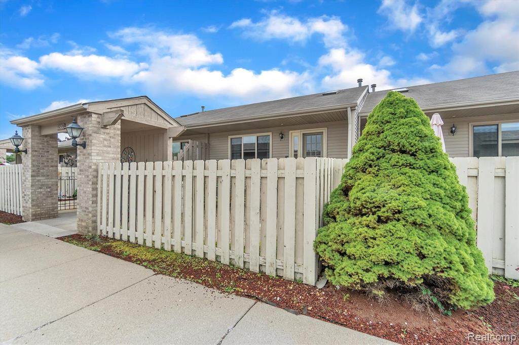 62360 Arlington Circle - Photo 1