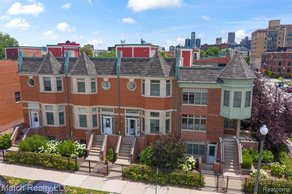 208 Erskine Street - Photo 1