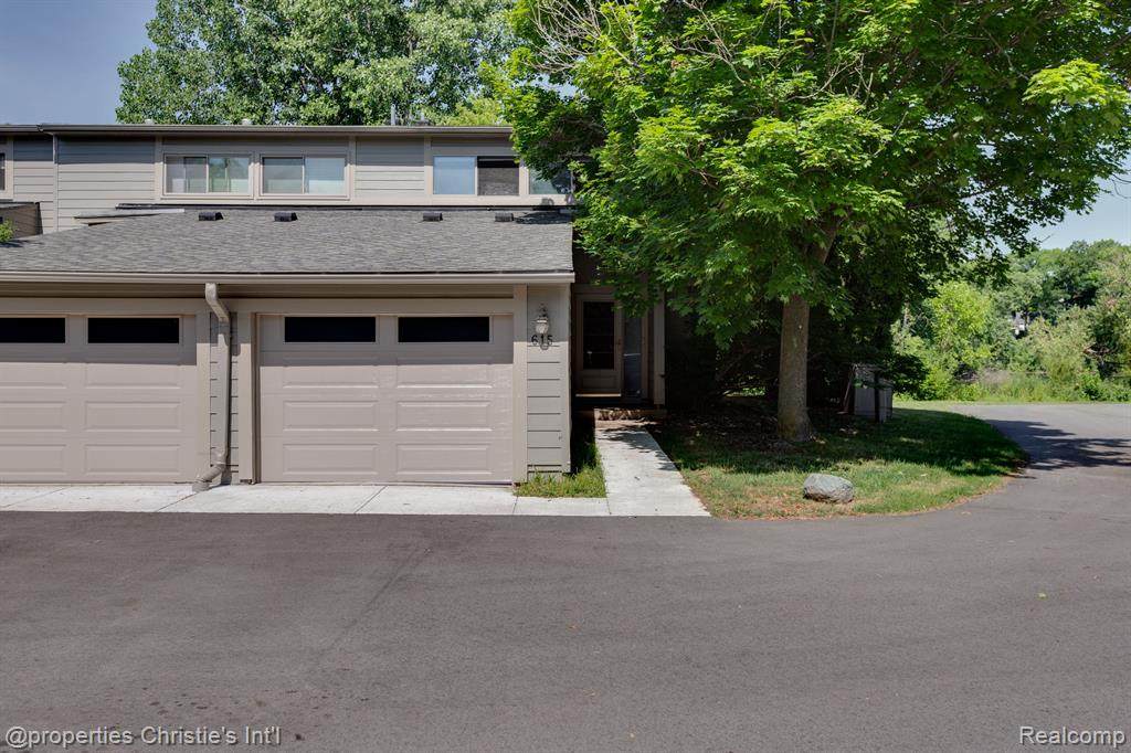 615 Watersedge Drive - Photo 1
