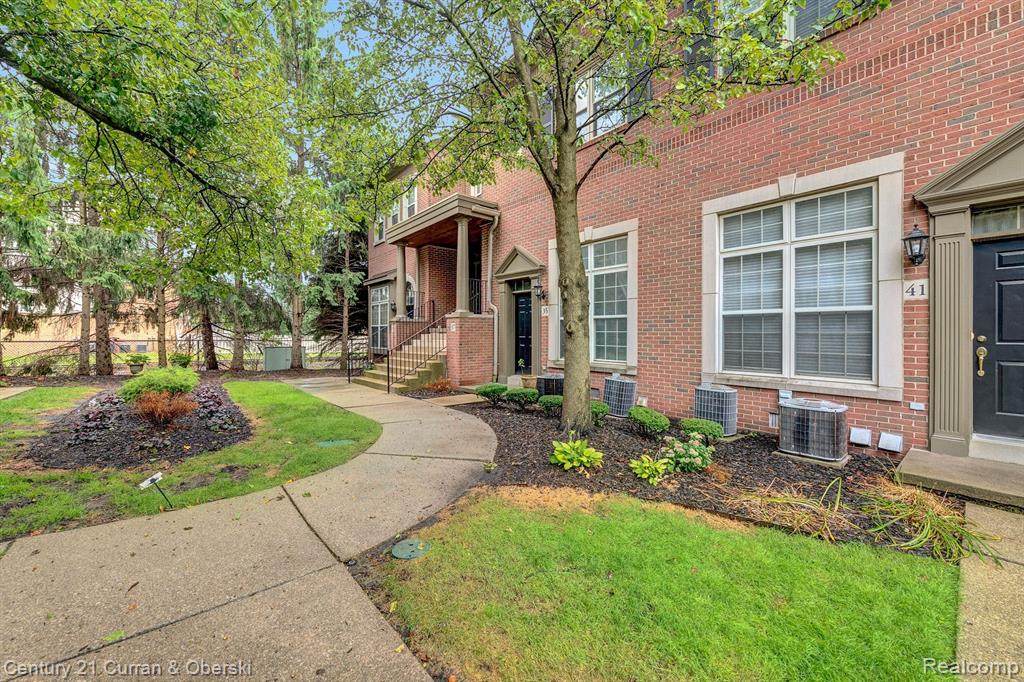 35 Village Lane - Photo 1