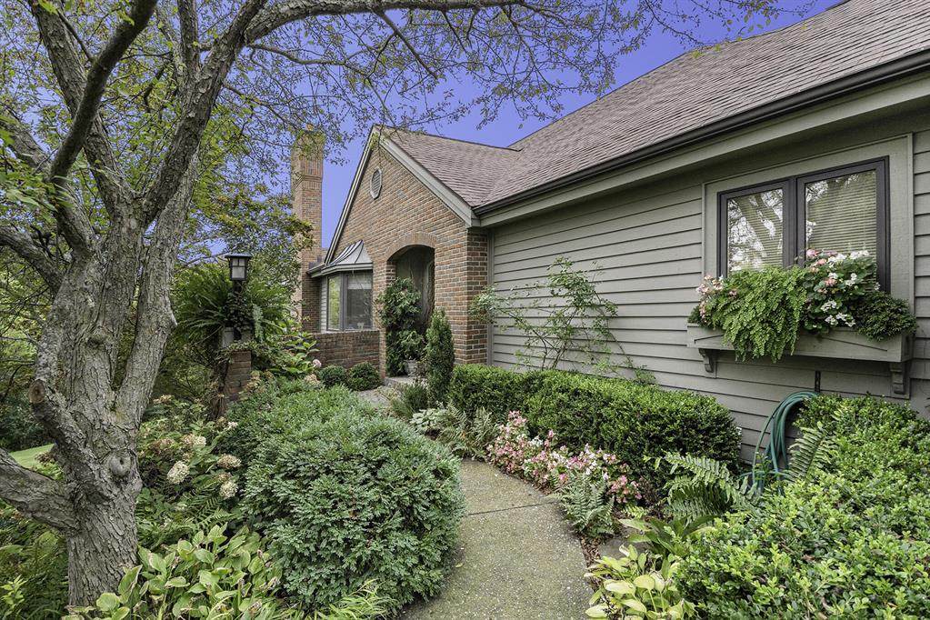 915 Cascade Hills East Drive - Photo 1