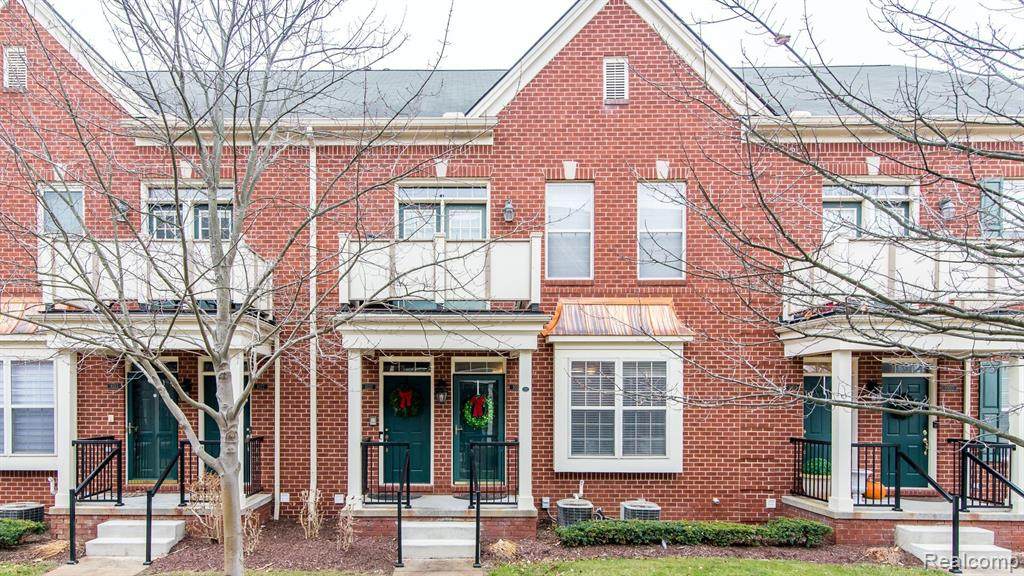 1015 Fountain View Circle - Photo 1