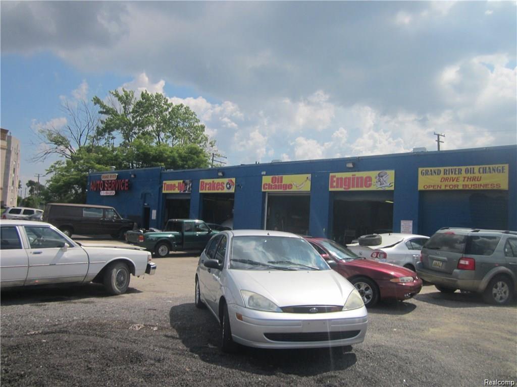 7501 Grand River Ave - Photo 1