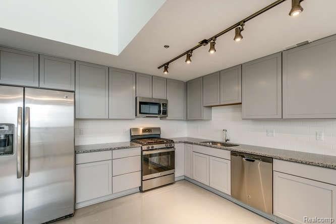 444 Willis - Photo 1