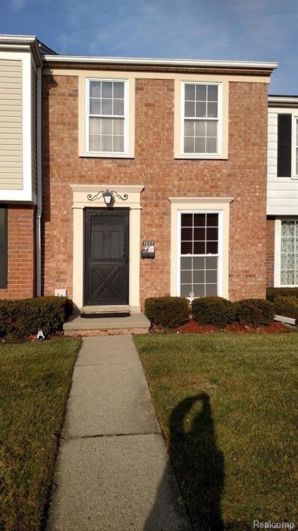1037 Woodbridge St - Photo 1