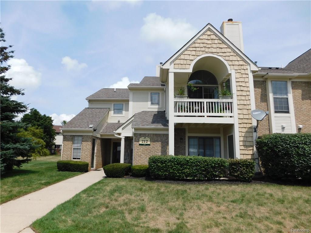 212 Oakbrooke #4 Dr - Photo 1