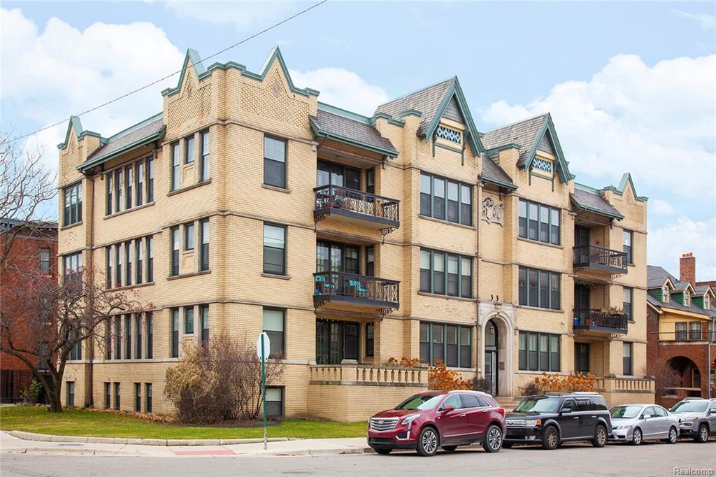 615 Hancock St - Photo 1