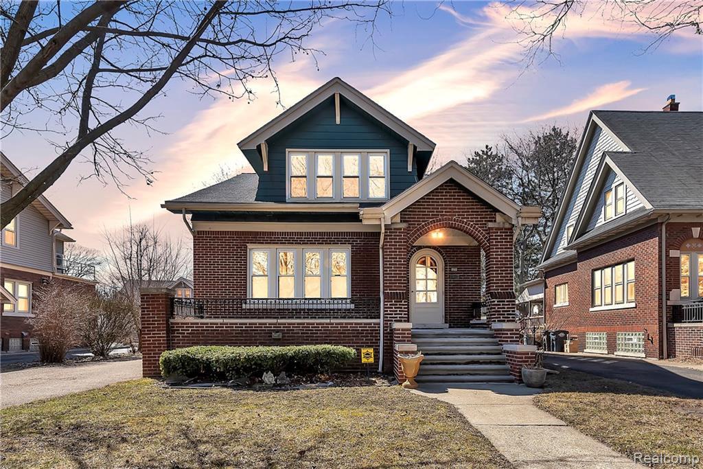 855 Saint Clair Ave - Photo 1