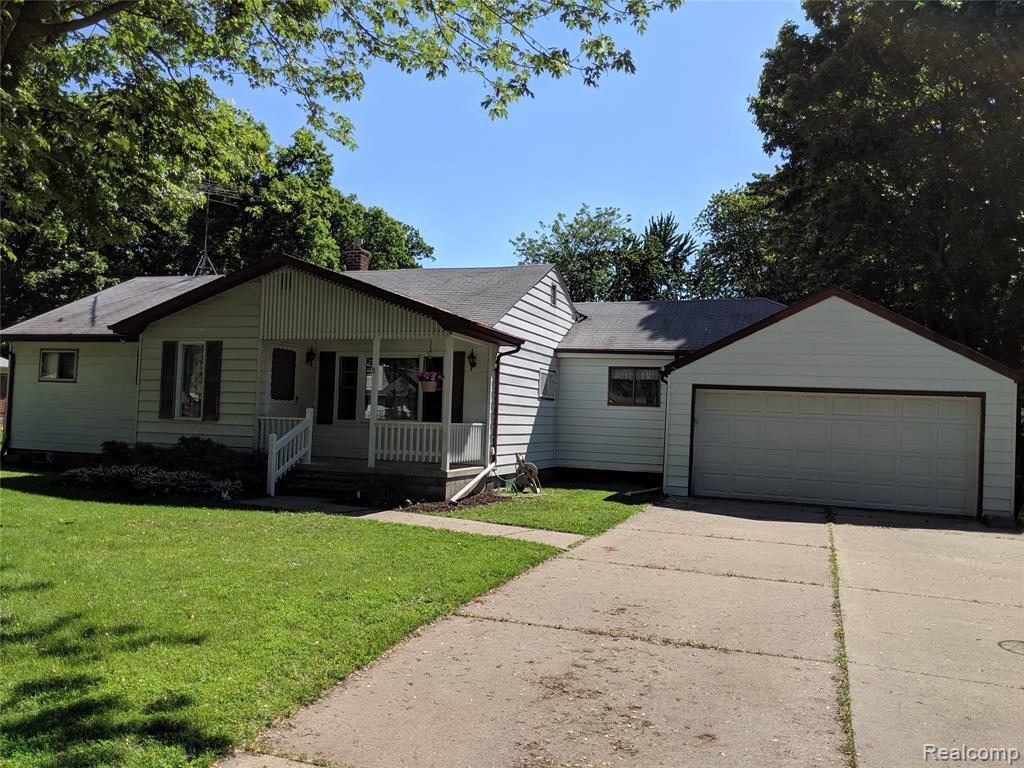36550 Mapleridge St - Photo 1