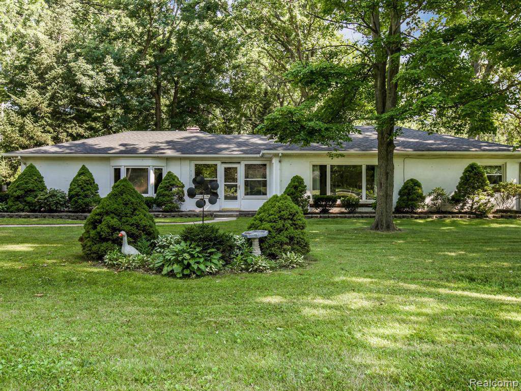 1596 Oakville Waltz Rd - Photo 1