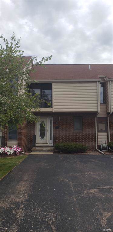 344 Village West Drive South - Photo 1