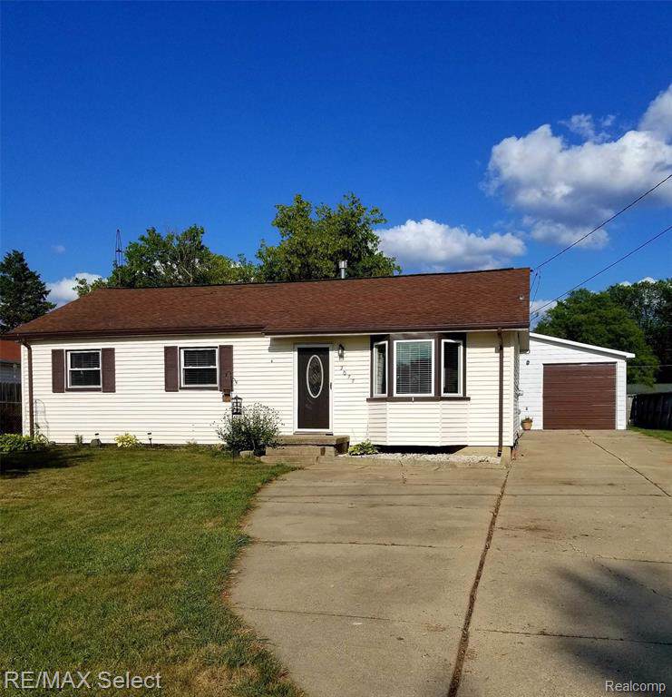 2077 Sandalwood Dr - Photo 1