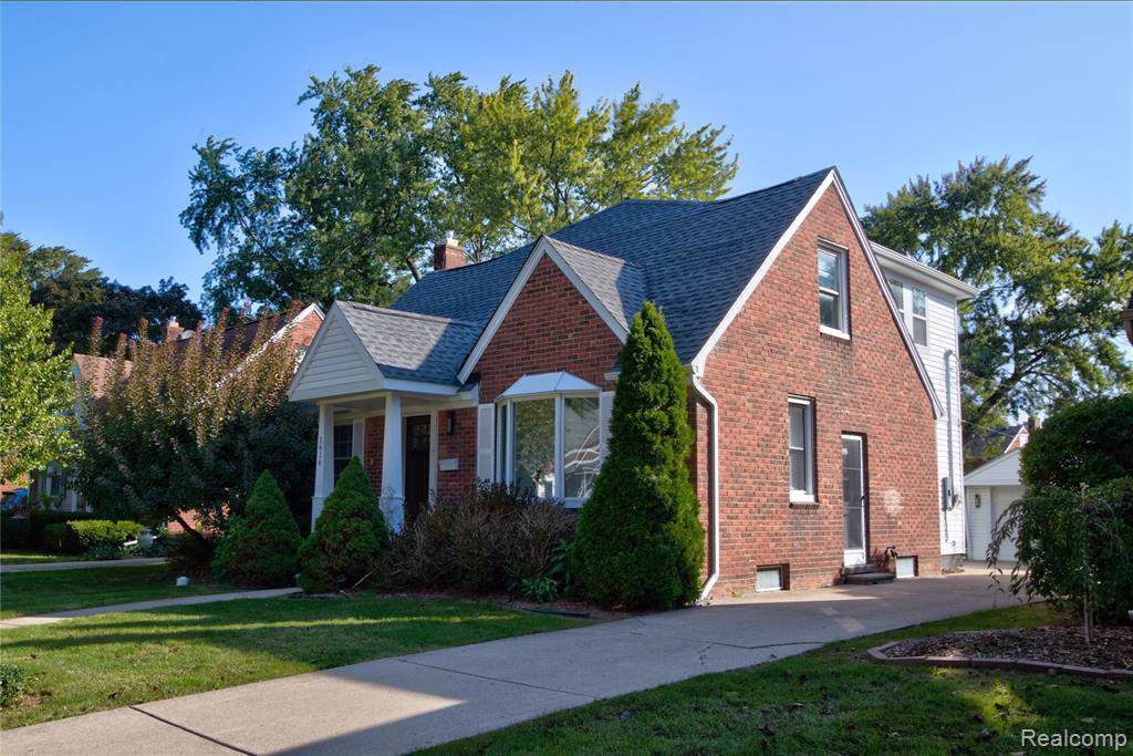1616 Pleasant St - Photo 1