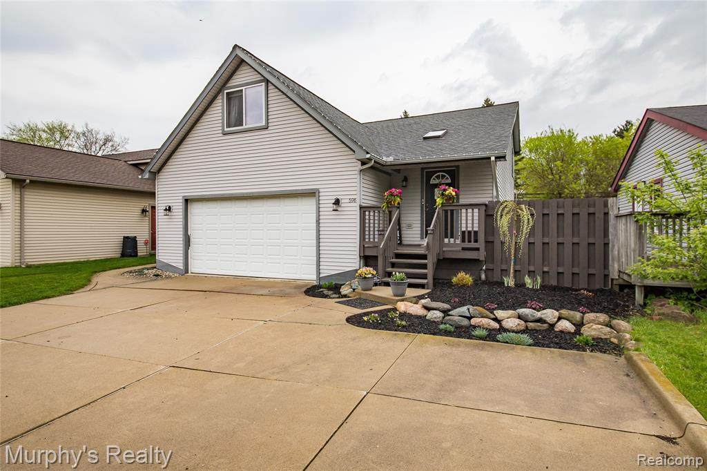596 Alberta St - Photo 1