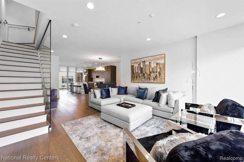 272 Alfred St - Photo 1