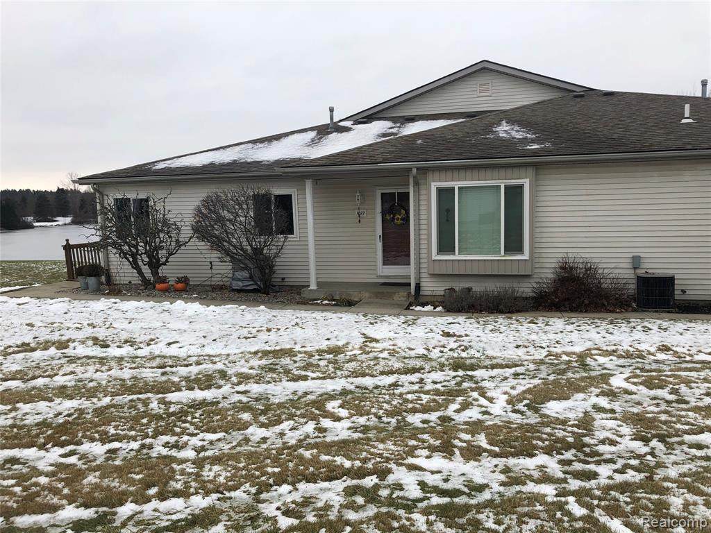 1077 Lake Park Circle - Photo 1