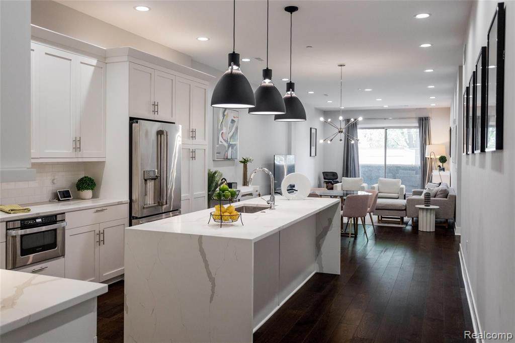 1021 Washington Avenue - Photo 1