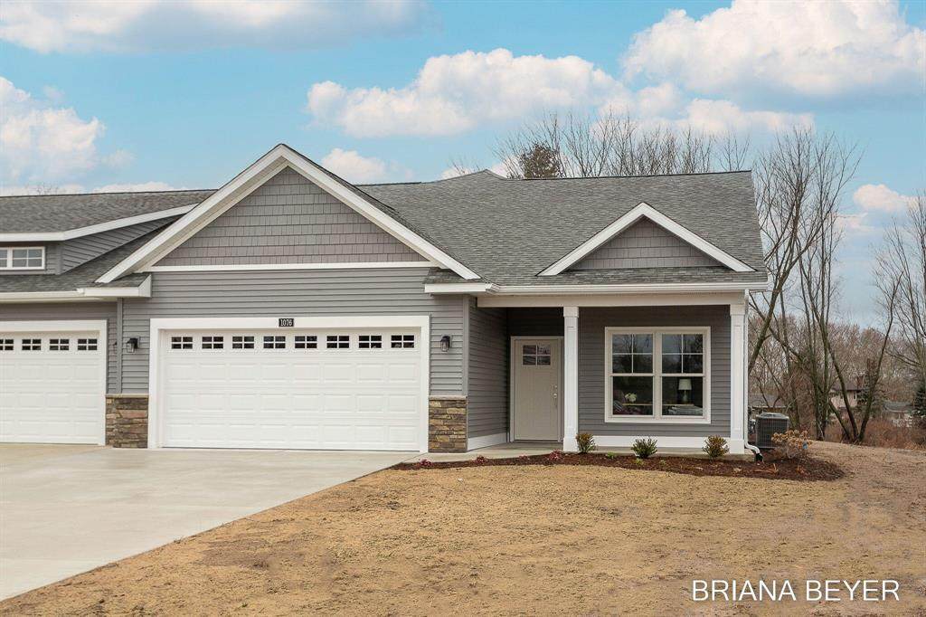 1035 Maplewood - Photo 1