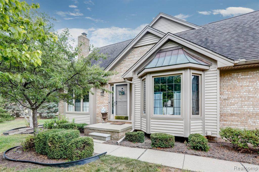 54636 Cambridge Drive - Photo 1