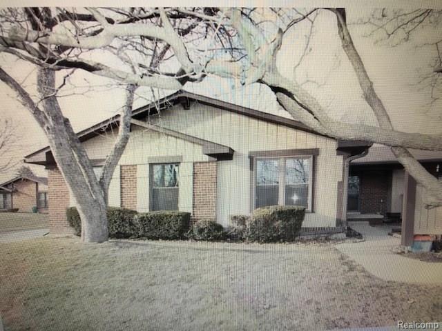 2706 Roundtree Dr - Photo 1