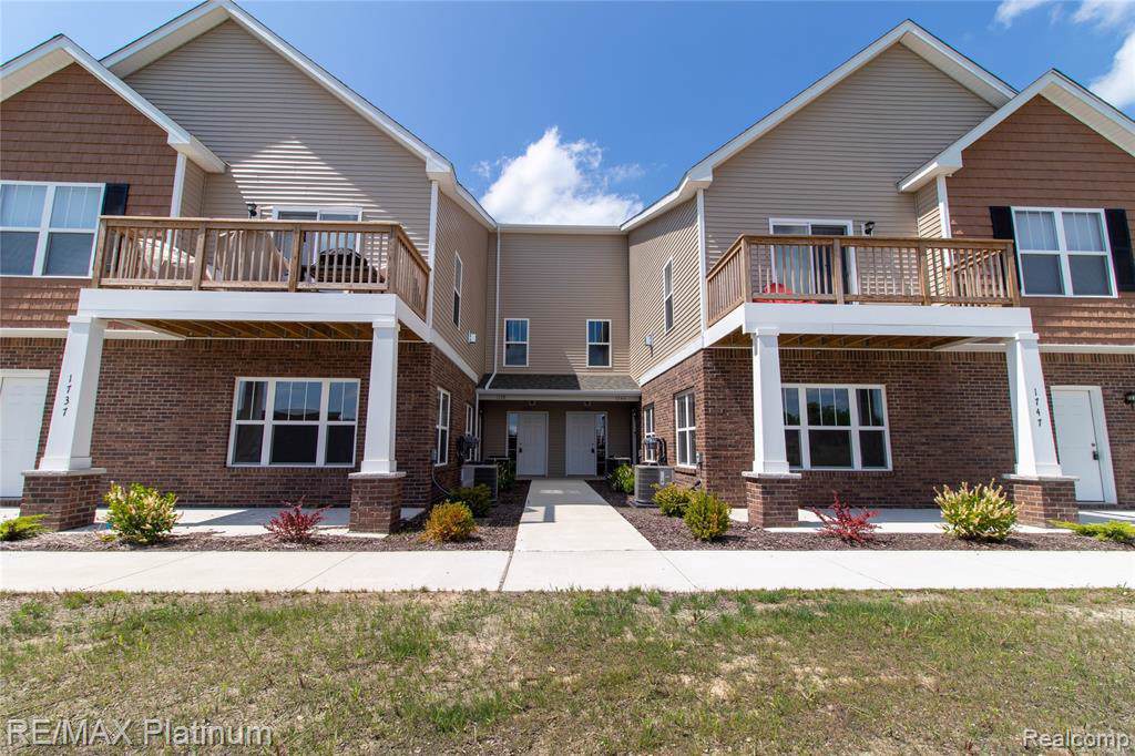 1743 Welland St - Photo 1