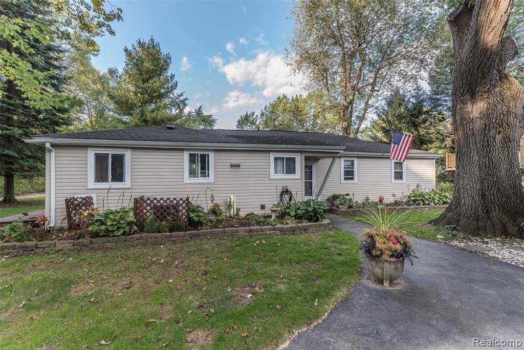 9590 Woodside Dr - Photo 1