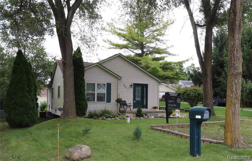 8687 Creston Dr - Photo 1