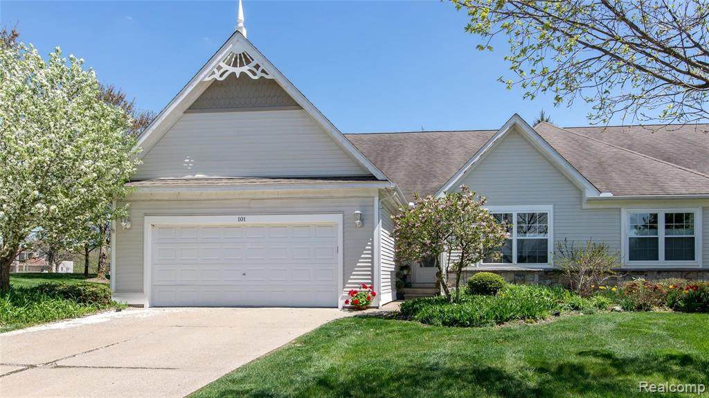 101 Victoria Park Drive - Photo 1