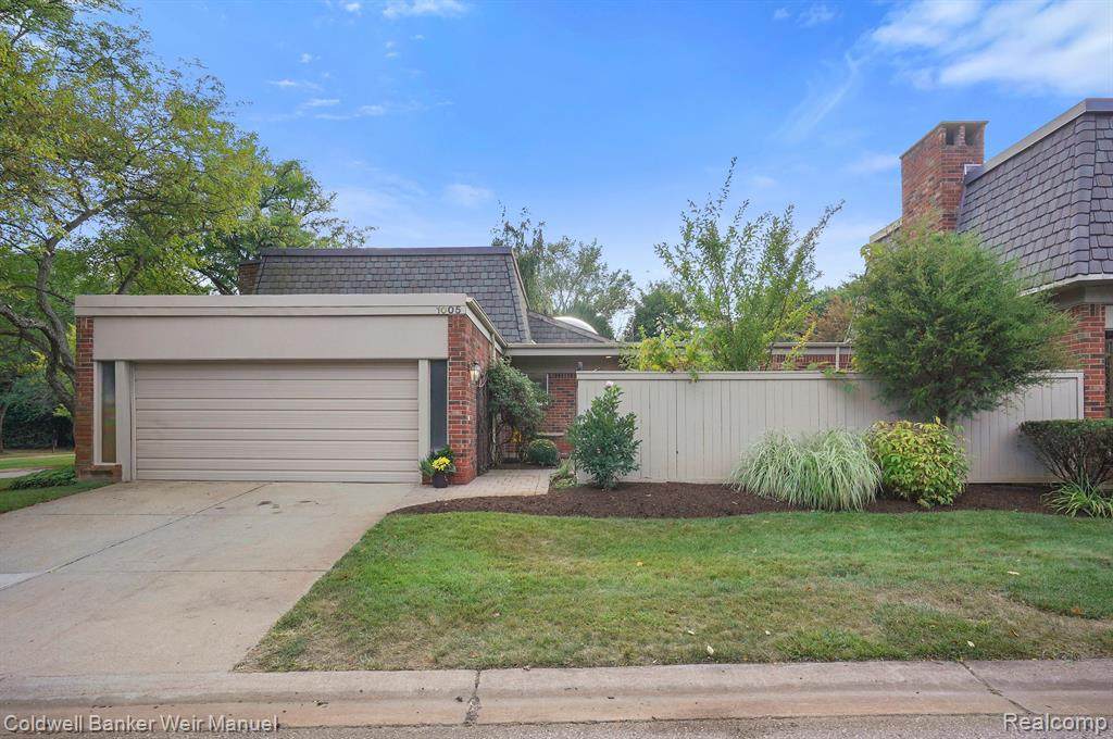 1005 Stratford Lane - Photo 1