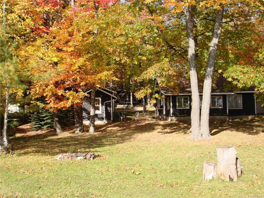 426 Ogemaw Rd - Photo 1