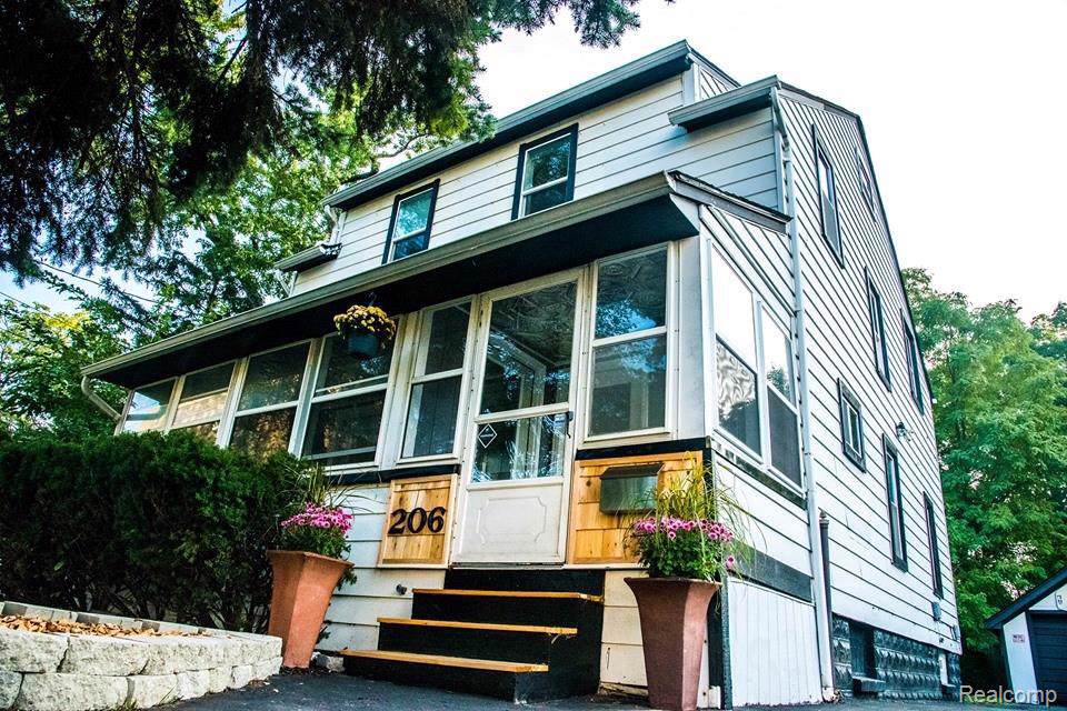 206 Troy St - Photo 1
