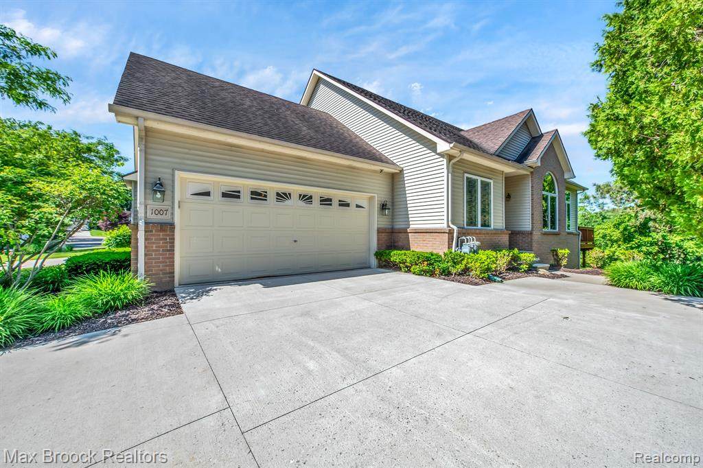 1007 Bird Song Lane - Photo 1