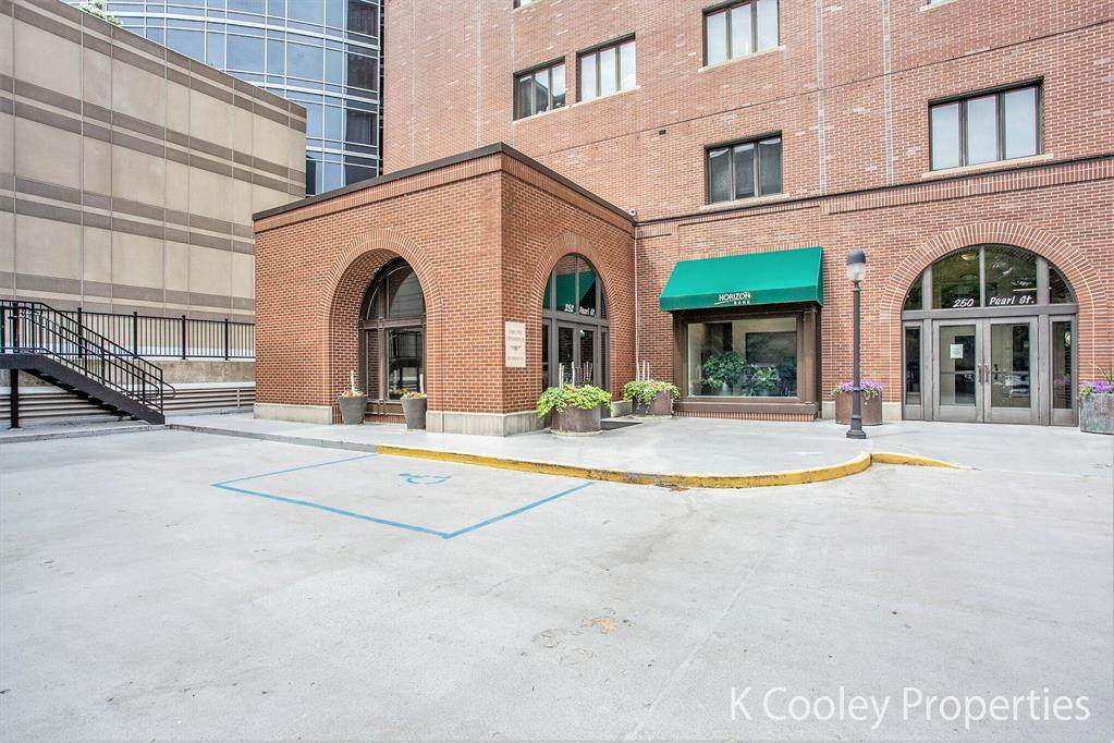 252 Pearl Street - Photo 1