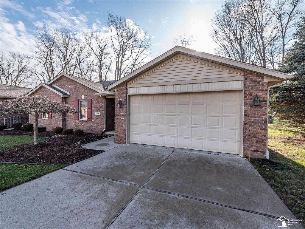 104 Woodshire Ct - Photo 1