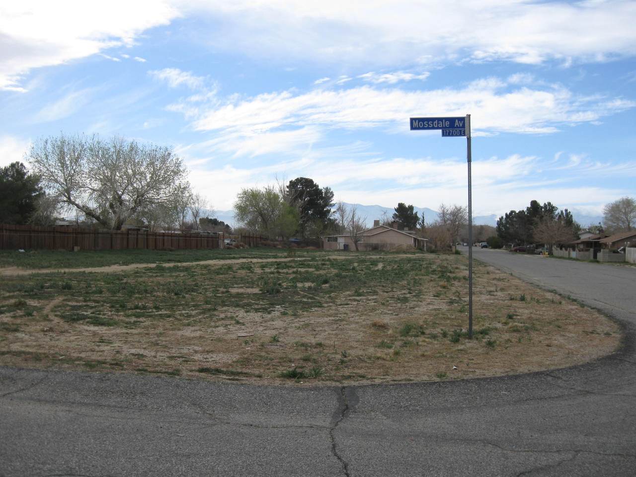 Cor Mossdale Ave 177th St - Photo 1