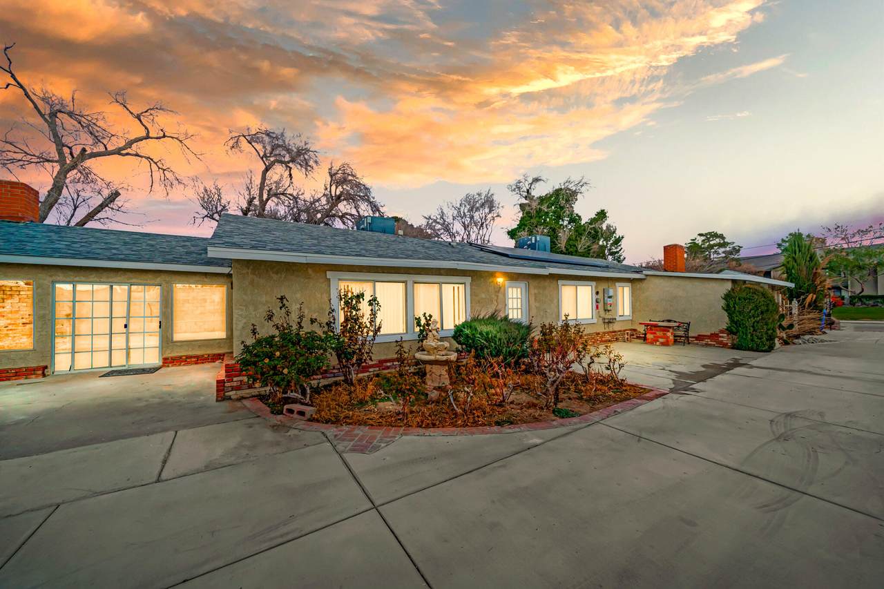 43437 17th Street - Photo 1