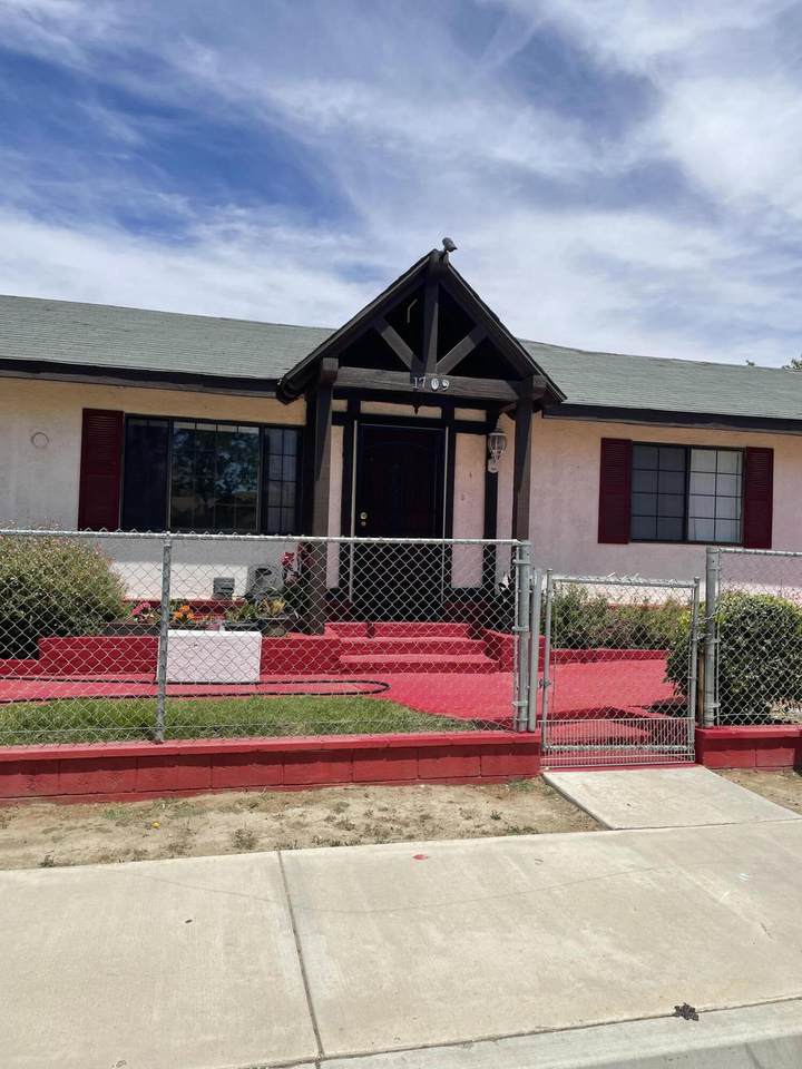 1709 Ave K-8 - Photo 1
